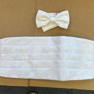 Diamond White Paisley Cummerbund and Bow Tie New